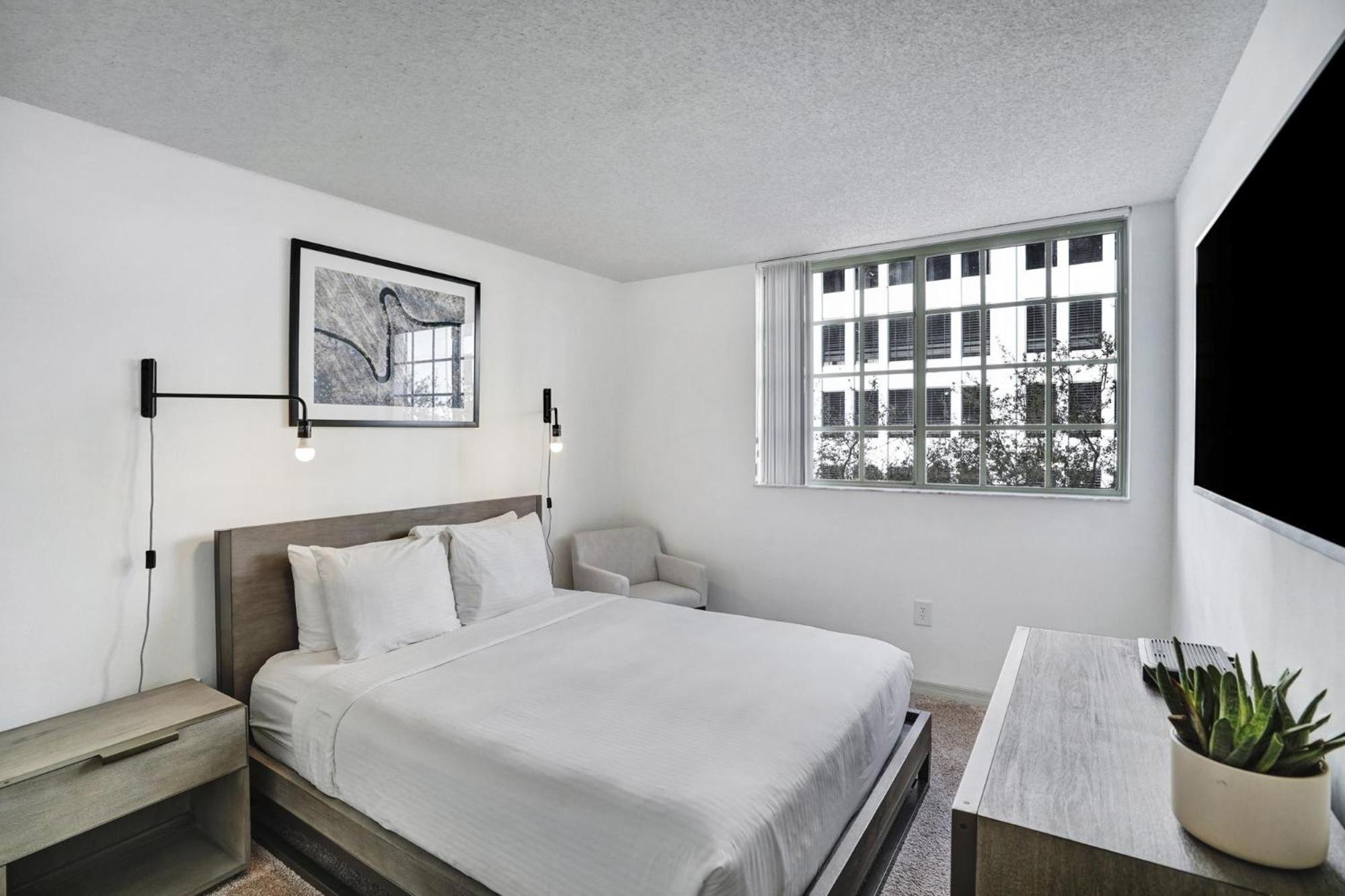 Dharma Coral Gables At Gables Grand Plaza Appartement