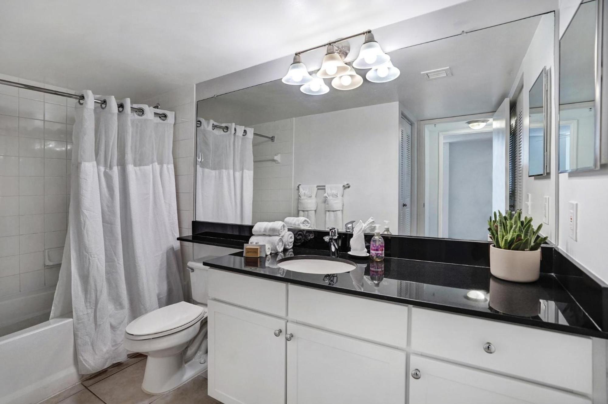 Dharma Coral Gables At Gables Grand Plaza Appartamento Miami