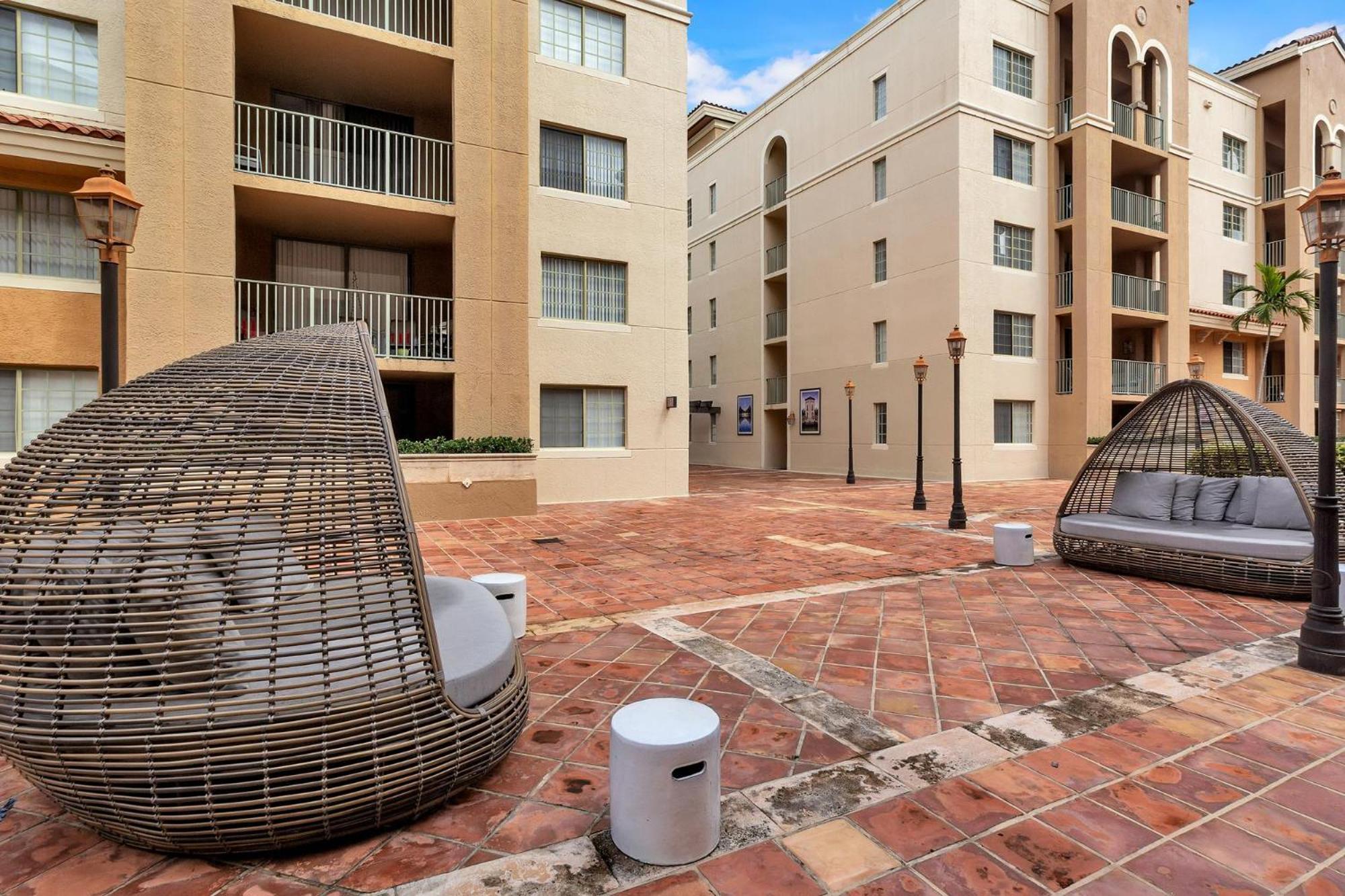 Dharma Coral Gables At Gables Grand Plaza Apartment *